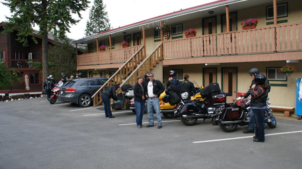 Motel Bo Radium Radium Hot Springs Zewnętrze zdjęcie