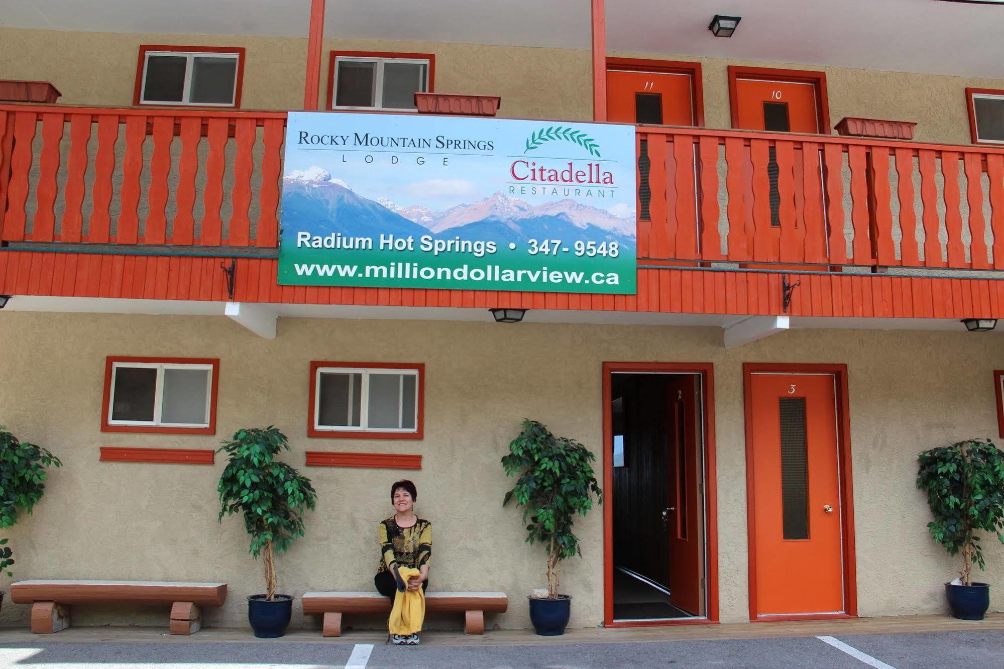 Motel Bo Radium Radium Hot Springs Zewnętrze zdjęcie