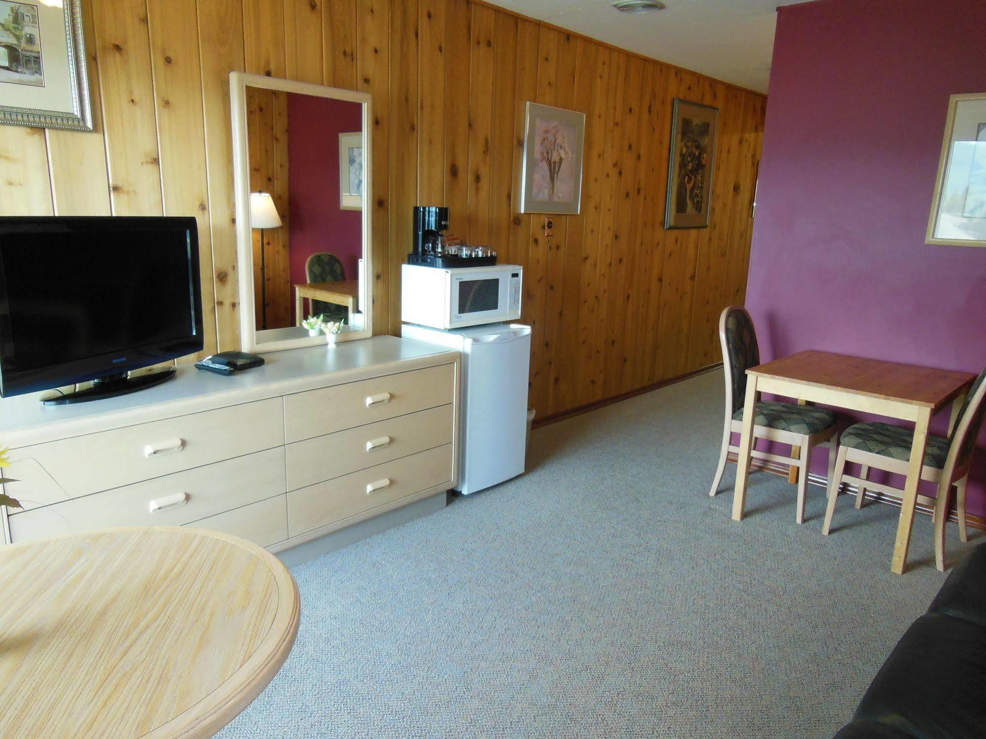 Motel Bo Radium Radium Hot Springs Zewnętrze zdjęcie
