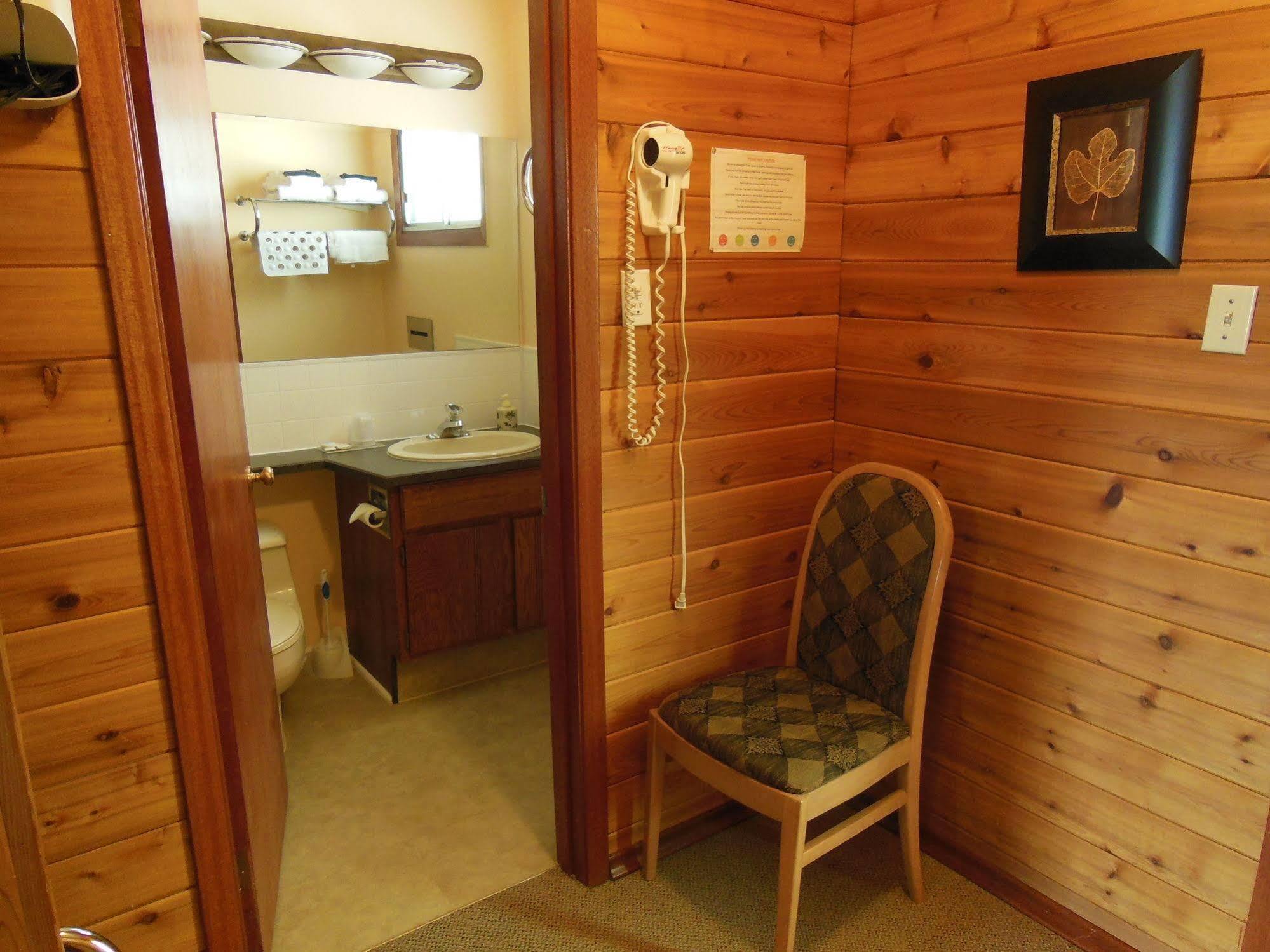 Motel Bo Radium Radium Hot Springs Zewnętrze zdjęcie